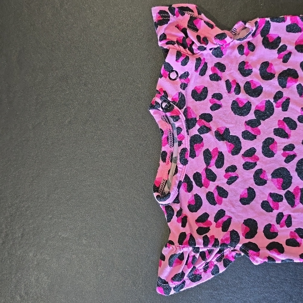 POSH PEANUT ONE PIECE PAJAMA.  SHORT SLEEVE. GENTLY WORN , NO STAINS - Picture 5 of 5